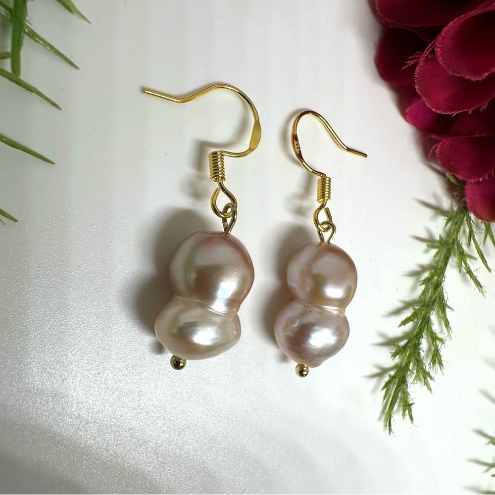 NEW⚜️Baroque Pearl Blush Dangly Earrings - Picture 2 of 5